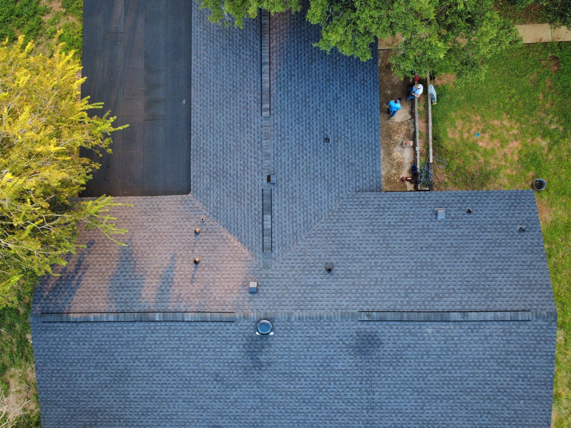 Top-down drone photo of finished Pearsall GAF Timberline HDZ Class 3 roof